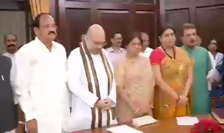 स्मृति ईरानी और अमित शाह ने ली राज्यसभा सांसद की शपथ