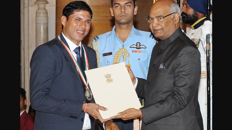 सरदार सिंह और पैराएथलीट देवेंद्र झाझरिया को राष्ट्रपति ने खेल रत्न से नवाजा