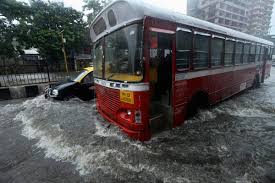 भारी बारिश से भरी मुंबई, 6 की मौत, आगामी 48 घंटे खतरनाक