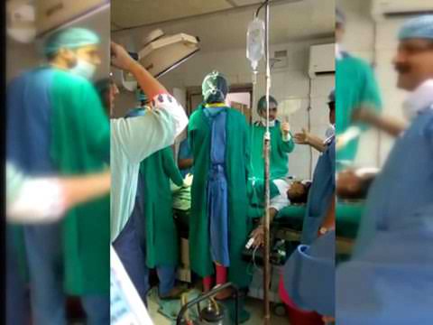 आॅपरेशन टेबल पर ही झगड़े दो डाॅक्टर, नवजात की मौत