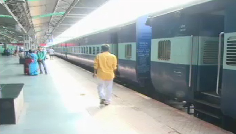 दुरंतो हादसे से नही उभरा पा रहा रेलवे, मध्यभारत आने वाली 10 ट्रेनें रद्द