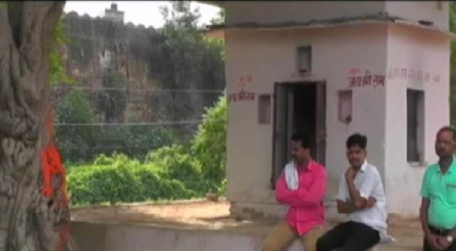 जावेद अंसारी ने अपनी कीमती ज़मीन हनुमान मंदिर के नाम किया