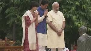 धमाकेदार रोड़ शो के बाद साबरमती आश्रम पहुंचे मोदी-आबे