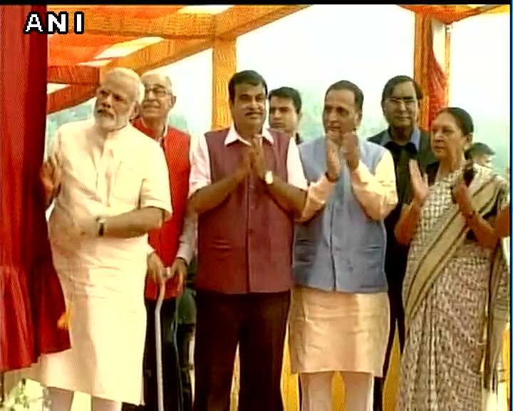 प्रधानमंत्री नरेंद्र मोदी ने सरदार सरोवर बांध राष्ट्र को समर्पित किया