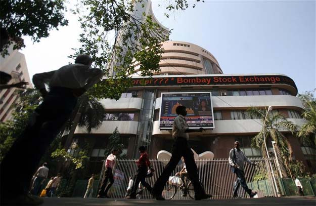 फेडरल रिजर्व की मौद्रिक नीतिगत बैठक से दबाव में शेयर बाजार