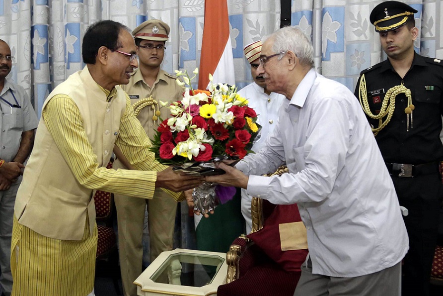 शहीदों के परिजन अकेले नहीं हैं, पूरा मध्यप्रदेश उनके साथ है-शिवराज