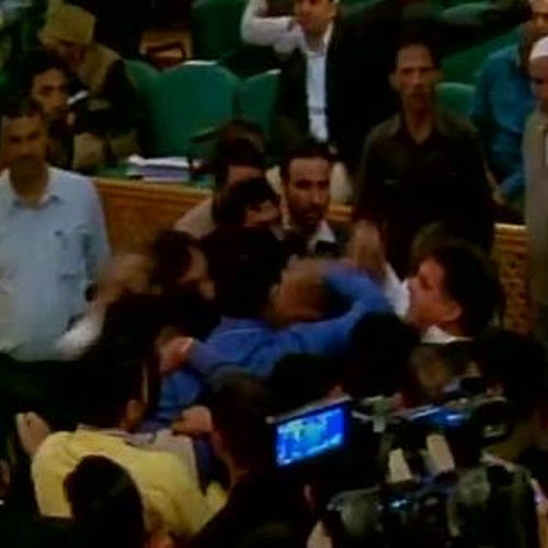 जम्मू-कश्मीरः भाजपा MLA ने बीफ पार्टी देने वाले विधायक को मारा थप्पड़