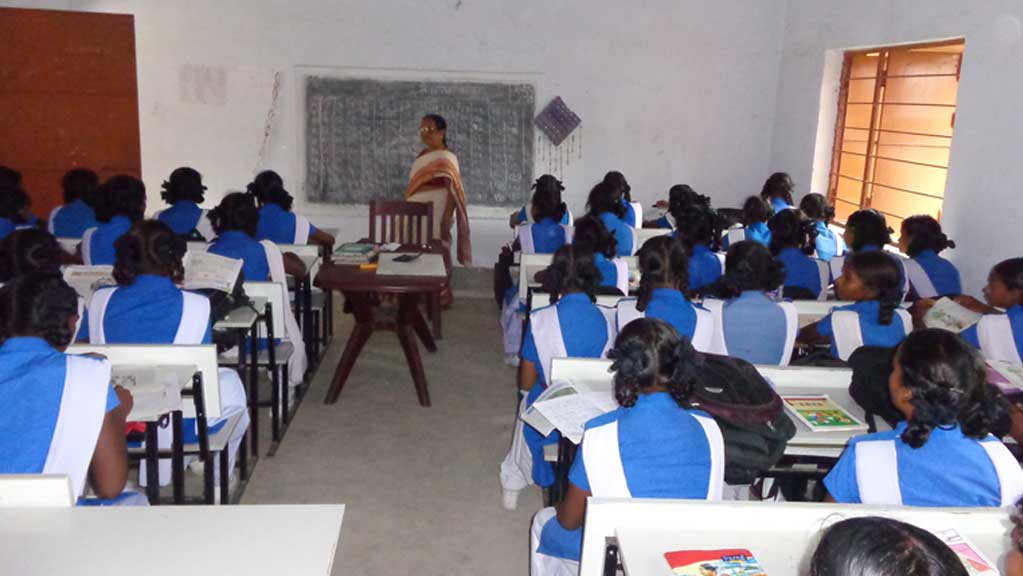 इस स्कूल में रहस्यमयी तरीके से बेहोश हो रही लडकियां !