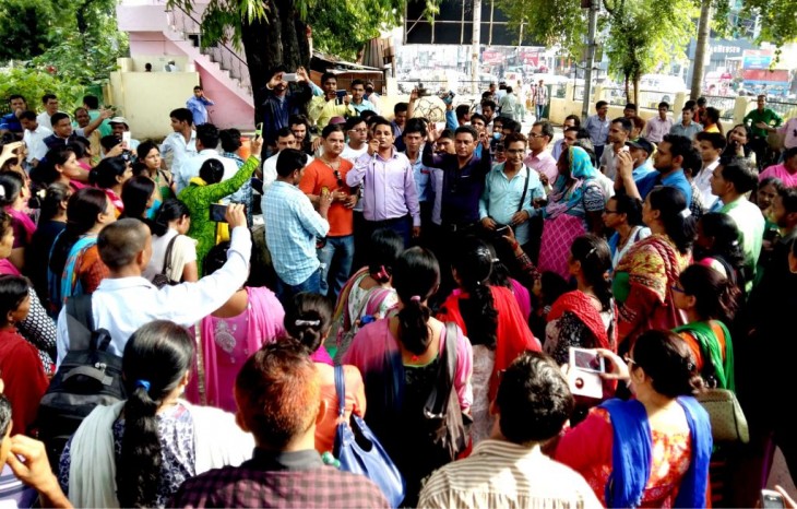 शिक्षाकर्मियों ने  फूंका आंदोलन का बिगुल