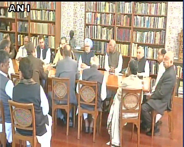कांग्रेस अध्यक्ष के लिए राहुल गांधी के नाम का प्रस्ताव 10 जनपथ से पास