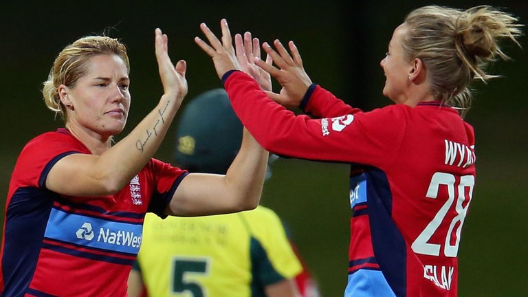 इंग्लैंड महिला क्रिकेट टीम ने ऑस्ट्रेलिया को हराकर सीरीज अपने नाम किया