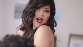 मिस्र की माॅडल ने ऐसे केला खाया कि हो गई जेल, देखिए वीडियो