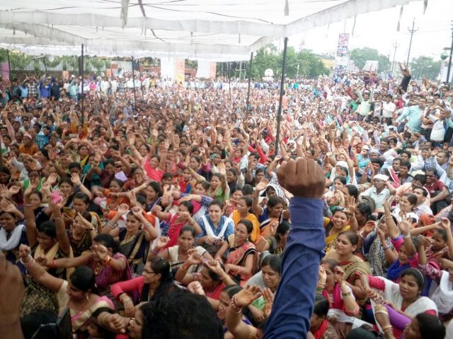 शिक्षाकर्मियों का आंदोलन हुआ उग्र, आज से क्रमिक भूख हड़ताल