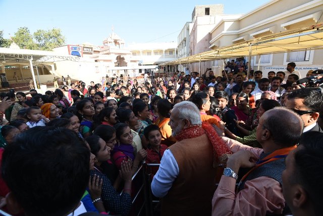 गुजरात में गरजे मोदी, धुआंधार प्रचार से कांग्रेस पर निशाना