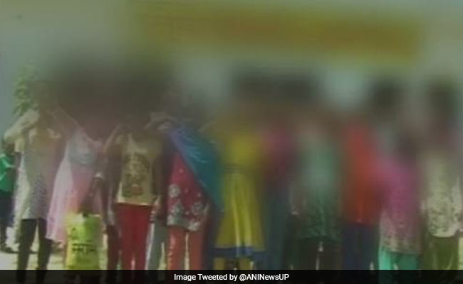 सजा के नाम पर अमानवीयता, शिक्षकों ने उतरवाए 88 छात्राओं के कपड़े