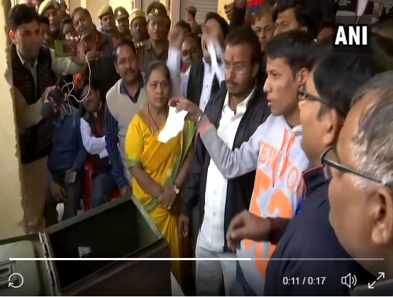 किस्मत भी भाजपा के साथ, मथुरा में लकी ड्रॉ से जीत,  देखें वीडियो