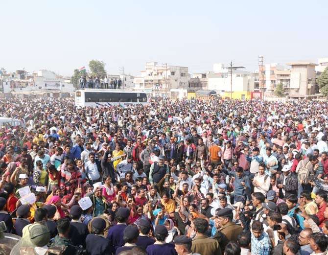 राज्य सरकार ले सकती है शिक्षाकर्मियों पर आज  बड़ा फैसला