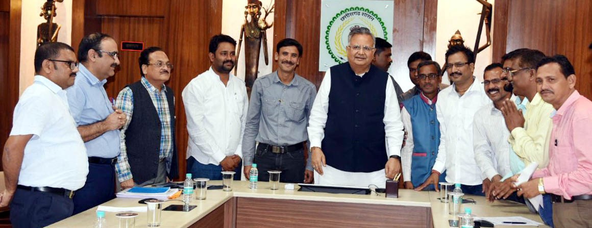 शिक्षाकर्मियों के मुद्दे पर बनी दो कमेटी, 3 महीने के अंदर देगी रिपोर्ट