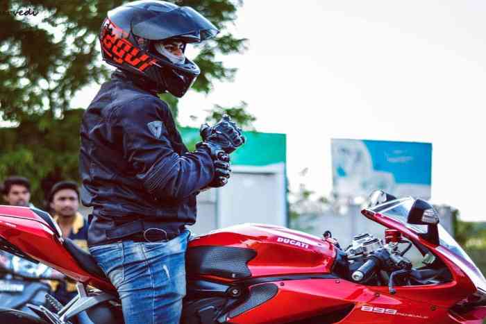 50 हजार के हेलमेट ने ली बाइकर्स की जान