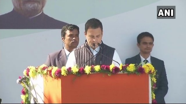 भाजपा आग लगाती है, कांग्रेस आग बुझाती है- राहुल गांधी