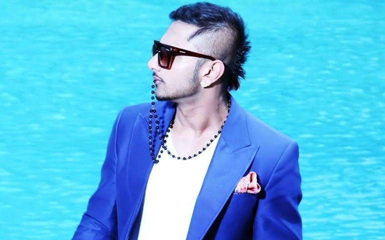 यो यो हनी सिंह गंगा घाट के किनारे कर रहे है संगीत निर्माण