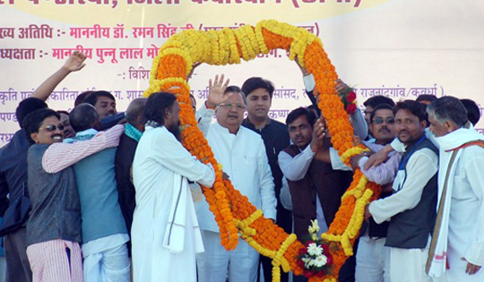 मुख्यमंत्री डॉ रमन सिंह ने पंडरिया को दिया तीस लाख अनुदान