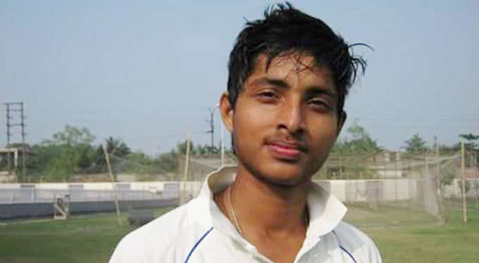 क्रिकेट मैच में क्रिकेटर की LIVE मौत, वीडियो में देखें दर्दनाक हादसा….