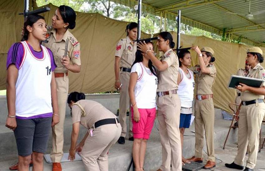 महिलाओं के सीना मापने के इस नियम पर मध्य प्रदेश में विवाद