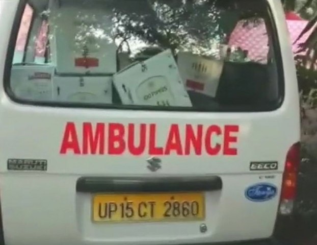 डॉक्टरों की दारुपार्टी, एंबुलेंस में भरकर आई शराब