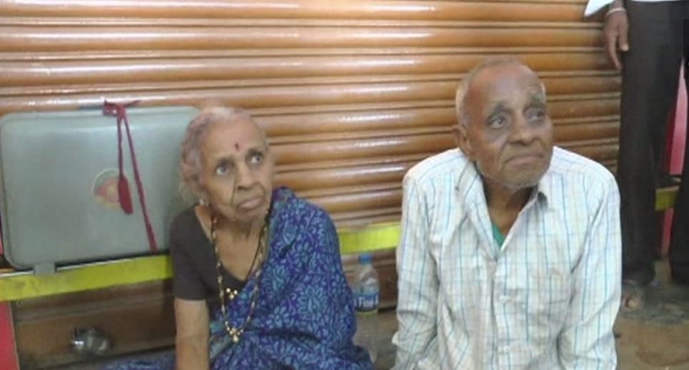 बेटी ने बुजुर्ग मां-बाप को घर से निकाला, बस स्टैंड पर गुजारनी पड़ी रात