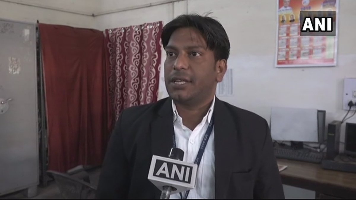 बिना टिकट ट्रेन में पकड़ा गया कुत्ता, स्टेशन पर उतारा गया, जुर्माना भी कटा