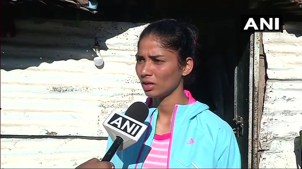 हाॅकी खिलाड़ी ने मामा से मांगा था टाॅयलेट, मेयर ने गिफ्ट किया घर, बस किराया भी माफ