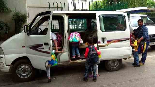 जबलपुर में स्कूल ऑटो और वैन चालकों की हड़ताल,प्रशासनिक कार्रवाई का विरोध