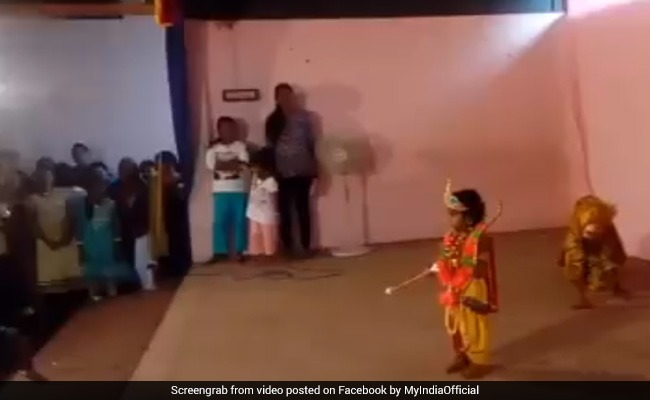 शेर देख भागे राम, वीडियो हुआ वायरल