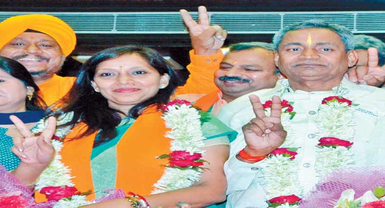 मेयर को 17 लोगों की मौत पर भी राजनीति सूझ रही है, देखें वीडियो