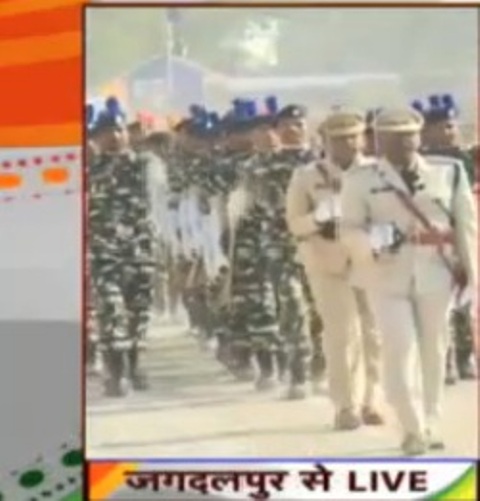 जगदलपुर में रमन सिंह ने फहराया तिरंगा