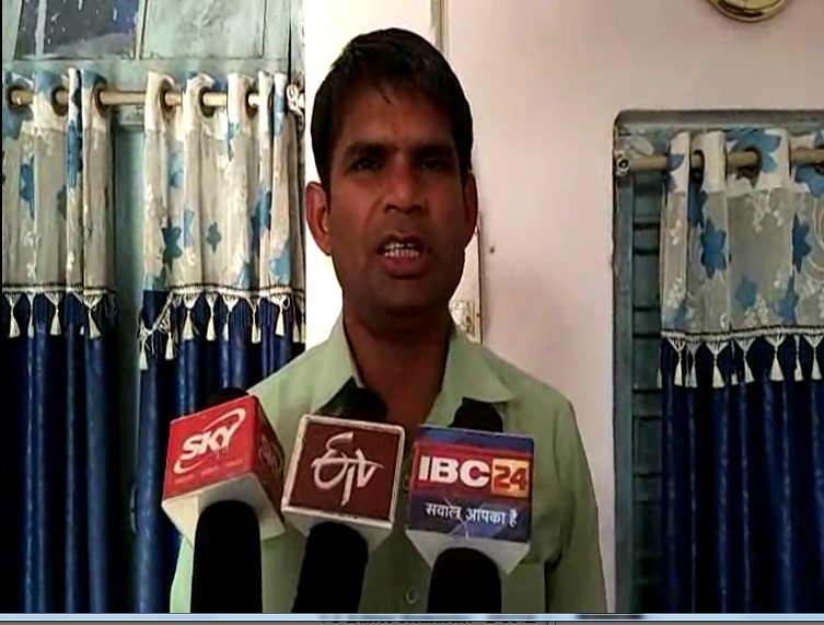रेत माफियाओं ने तहसीलदार पर किया जनलेवा हमला, पुलिस करती रही टालमटोल