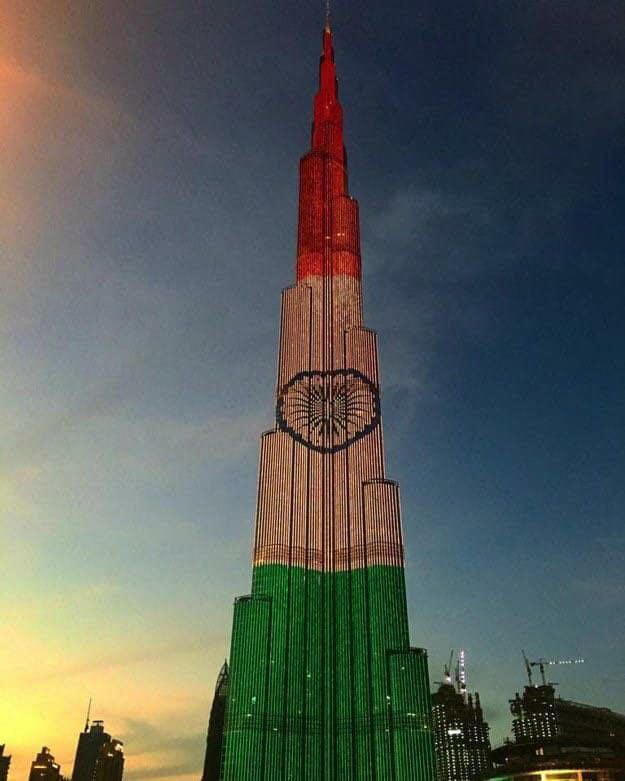 तिरंगे से रौशन दुनिया की सबसे ऊंची इमारत बुर्ज खलीफा, देखें तस्वीरें