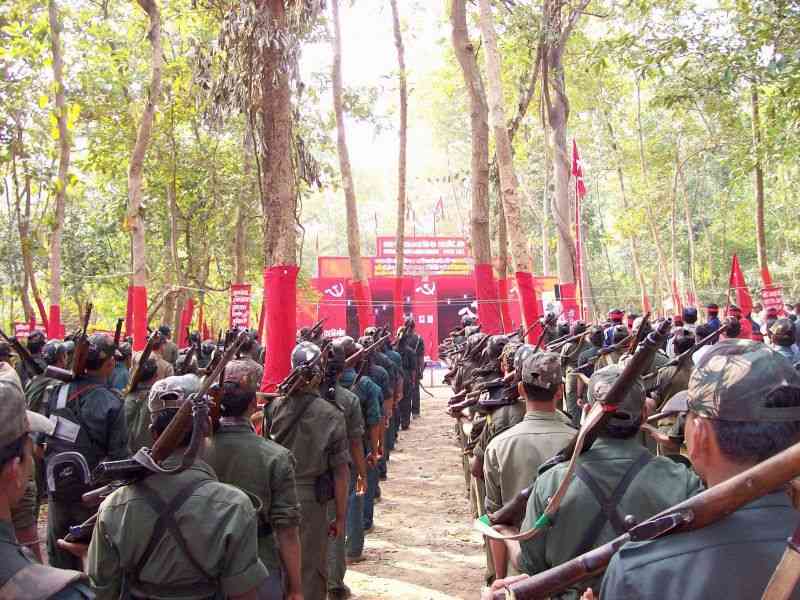 18 किलो का बम लेकर घूम रहे थे नक्सली, पुलिस ने किया गिरफ्तार तो टला बड़ा हदसा