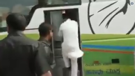 आखिर उल्टे पांव बस से क्यों उतरे राहुल ?