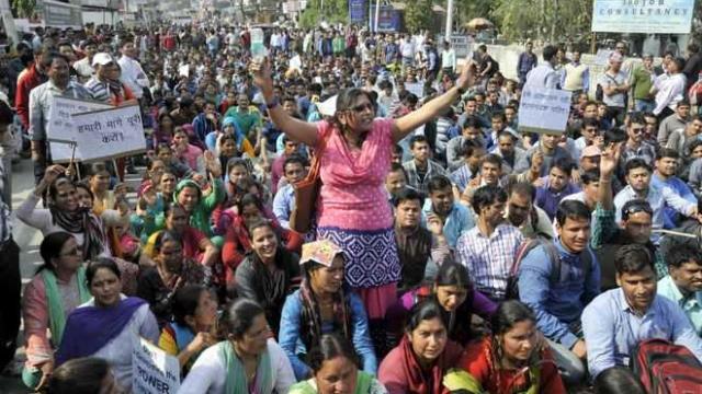 बेमियादी हड़ताल पर स्वास्थ्य संविदा कर्मचारी, नियमितिकरण की मांग पर हल्लाबोल