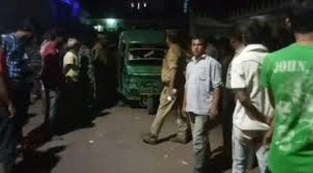 रेप के दो आरोपियों को भीड़ ने थाने से खींचकर हत्या की, सड़क पर फेंकी लाश