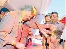 मुख्यमंत्री रमन सिंह और सांसद अभिषेक सिंह ने गृह जिले में जमकर मनाई होली