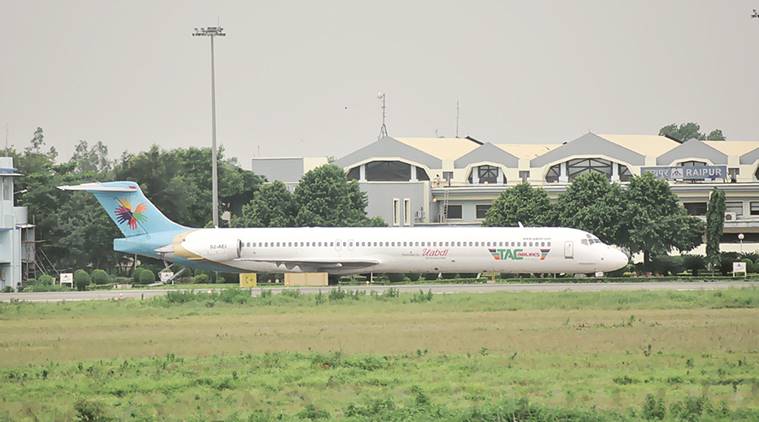 पिछले 940 दिनों से रायपुर एयरपोर्ट पर खड़ा है यह बांग्लादेशी विमान, अब होगी कुर्की