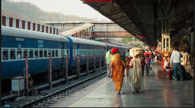 भारतीय रेल की नई घोषणा अपनी कन्फर्म टिकट कर सकेंगे ट्रांसफर