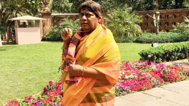 टीडीपी सांसद एन शिवाप्रसाद ने अपनाया  विरोध का नया तरीका अपनाया