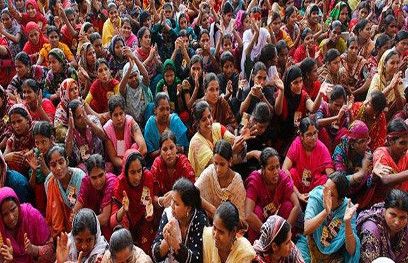 कलेक्टर ने किया 100 आंगनबाड़ी कार्यकर्ताओं को बर्खास्त
