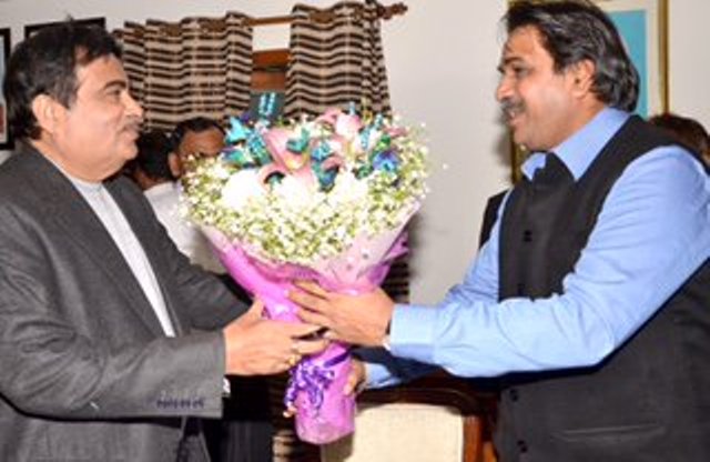 राजेश मूणत ने की केन्द्रीय मंत्री नितिन गडकरी से सड़क परियोजनाओं पर बातचीत 