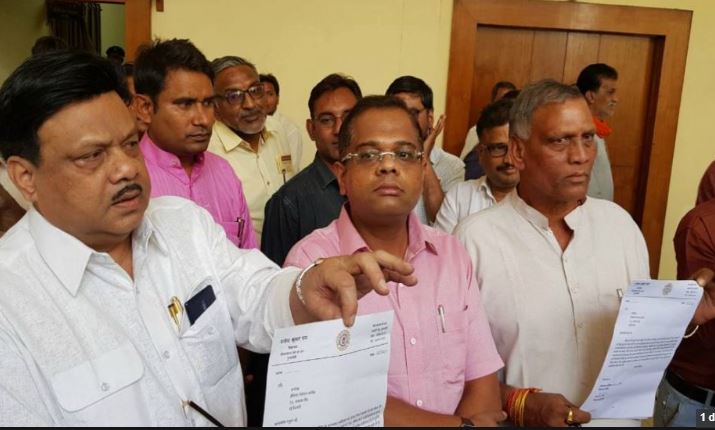 विधायक आरके राय और सियाराम कौशिक को लेकर कांग्रेस की स्थिति असमंजस में