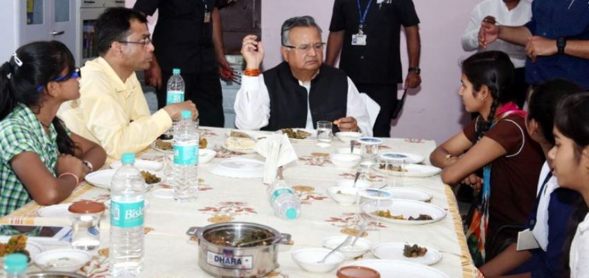 प्रयास विद्यालय के बच्चों ने की  मुख्यमंत्री के साथ खाने के टेबल पर चर्चा
